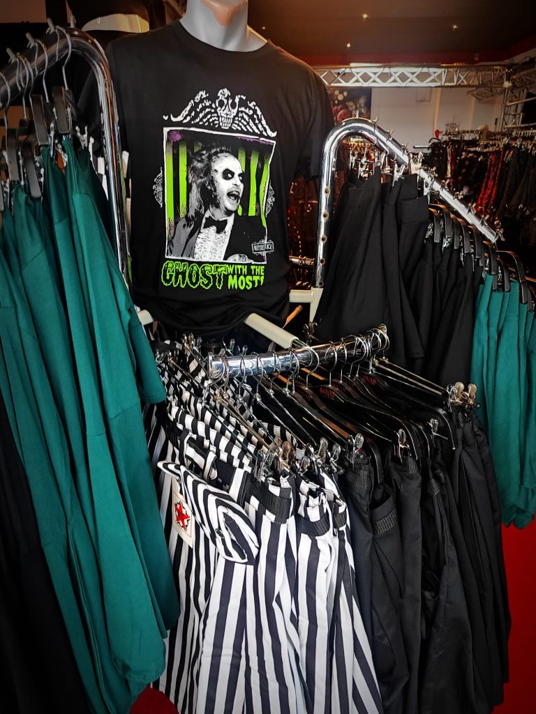 Mode Wichtig - Die Szene-Boutique im Ruhrgebiet! Gothic Metal Rock Punk Kinky Underground & Alternative Fashion & Boots.